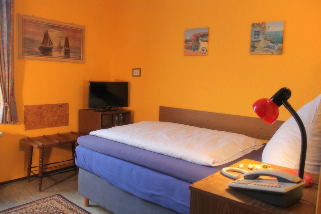Hotel Adler Dusseldorf Ngoại thất bức ảnh
