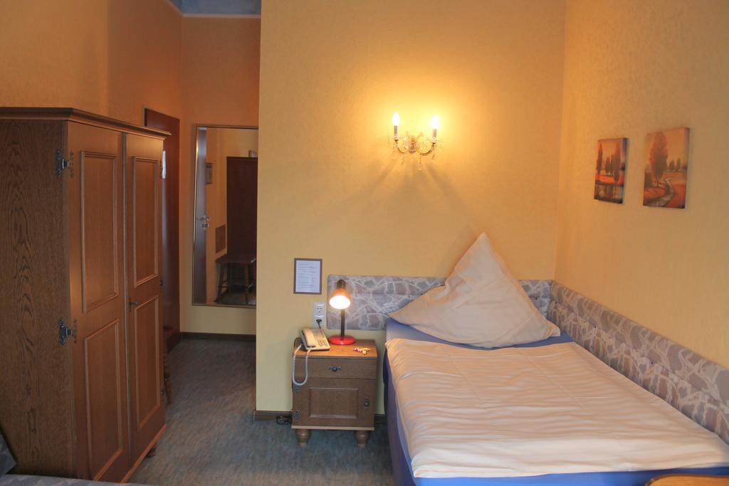 Hotel Adler Dusseldorf Ngoại thất bức ảnh